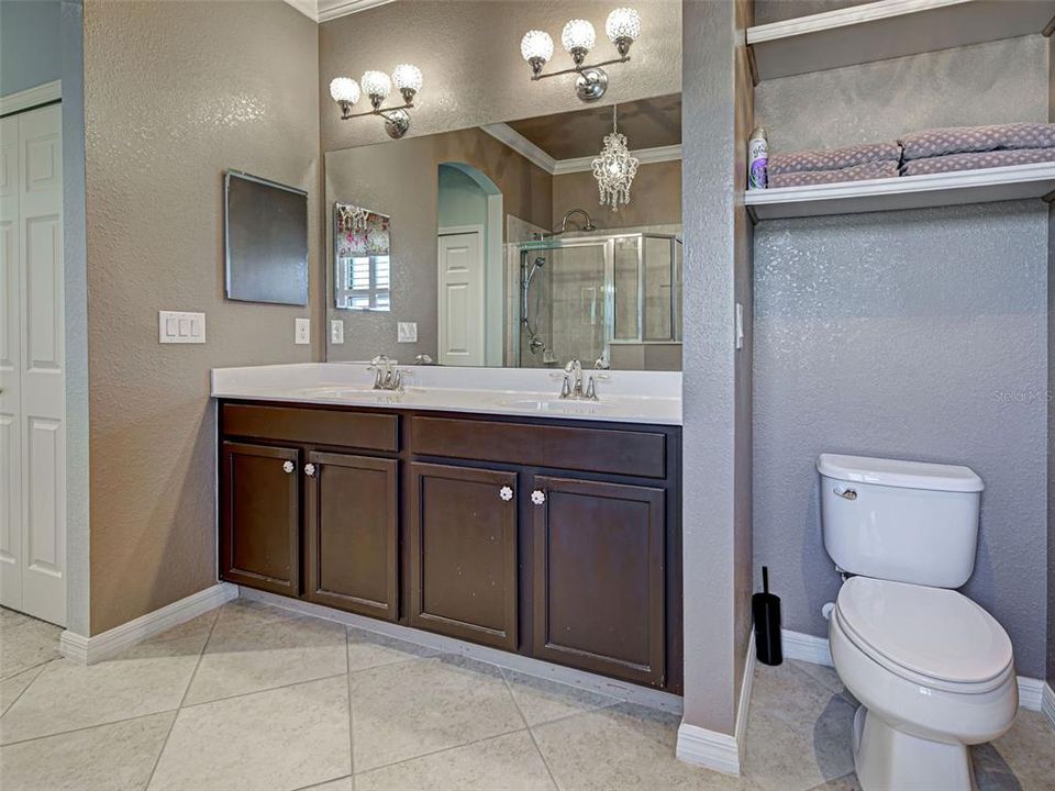 For Sale: $337,500 (2 beds, 2 baths, 1572 Square Feet)