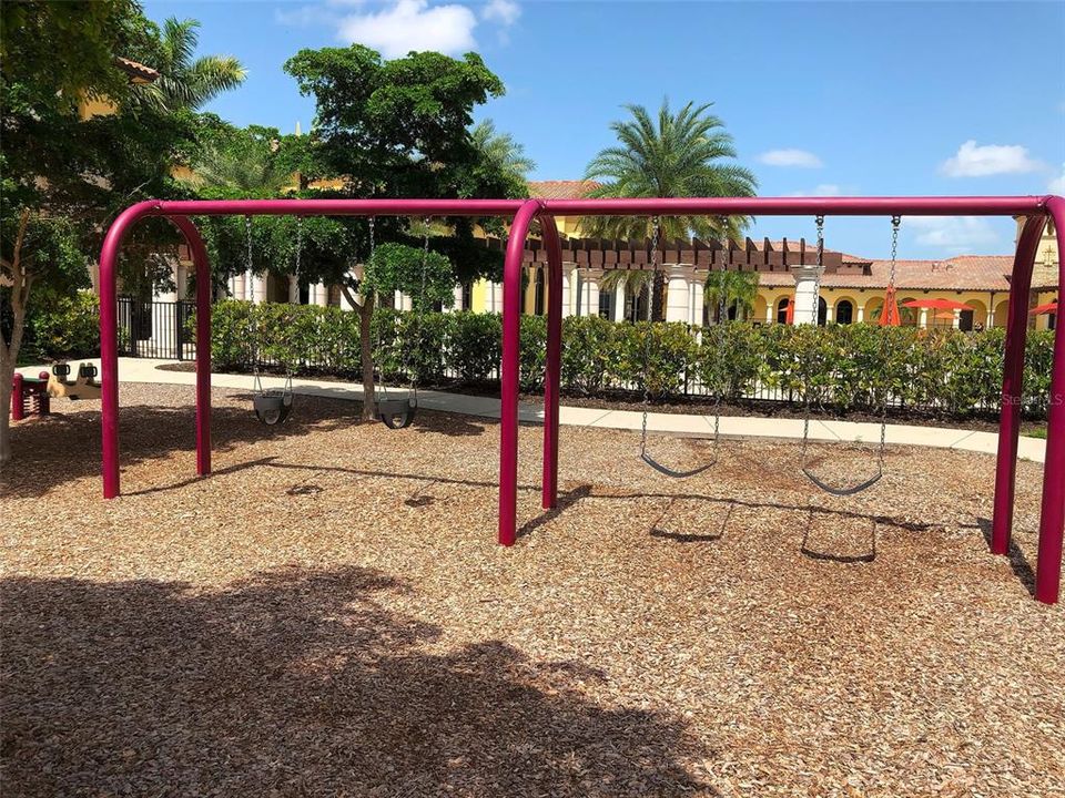 For Sale: $337,500 (2 beds, 2 baths, 1572 Square Feet)