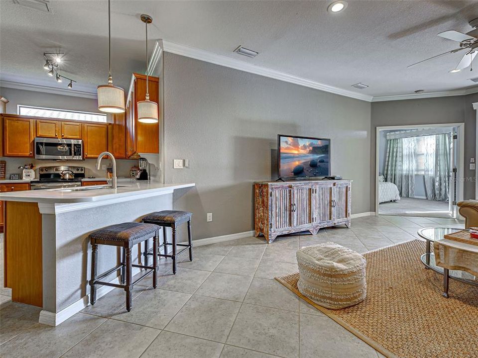 For Sale: $337,500 (2 beds, 2 baths, 1572 Square Feet)