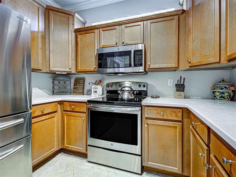 For Sale: $337,500 (2 beds, 2 baths, 1572 Square Feet)