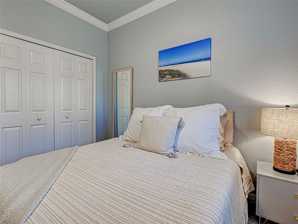 For Sale: $337,500 (2 beds, 2 baths, 1572 Square Feet)