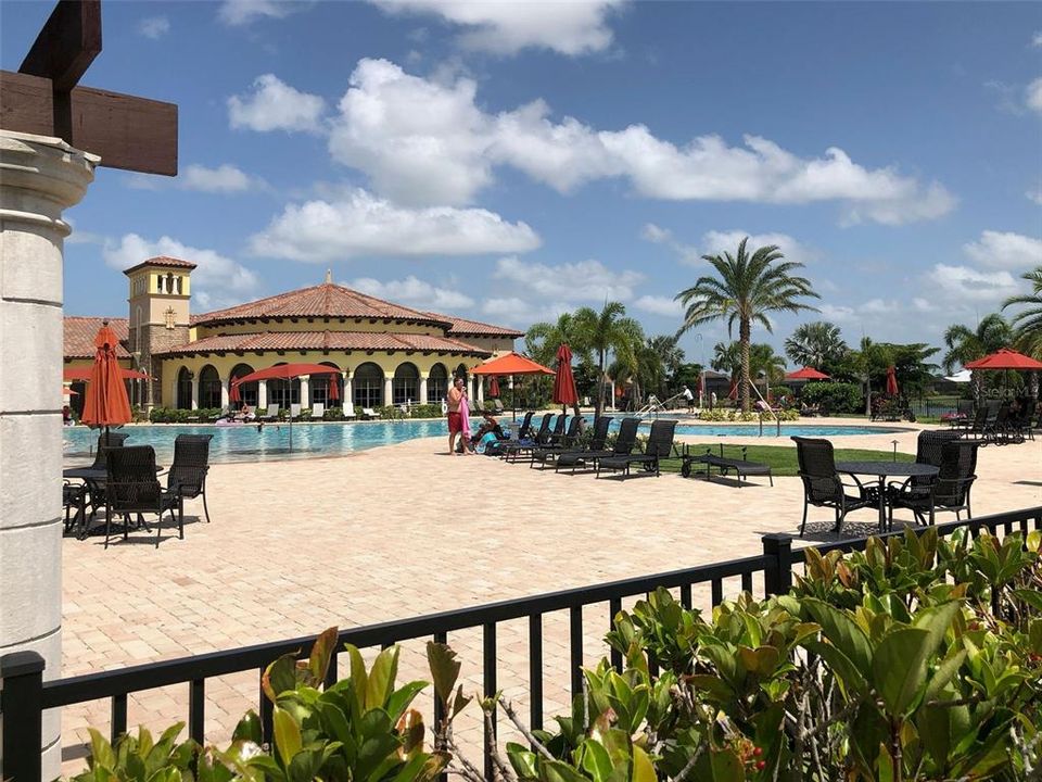 For Sale: $337,500 (2 beds, 2 baths, 1572 Square Feet)