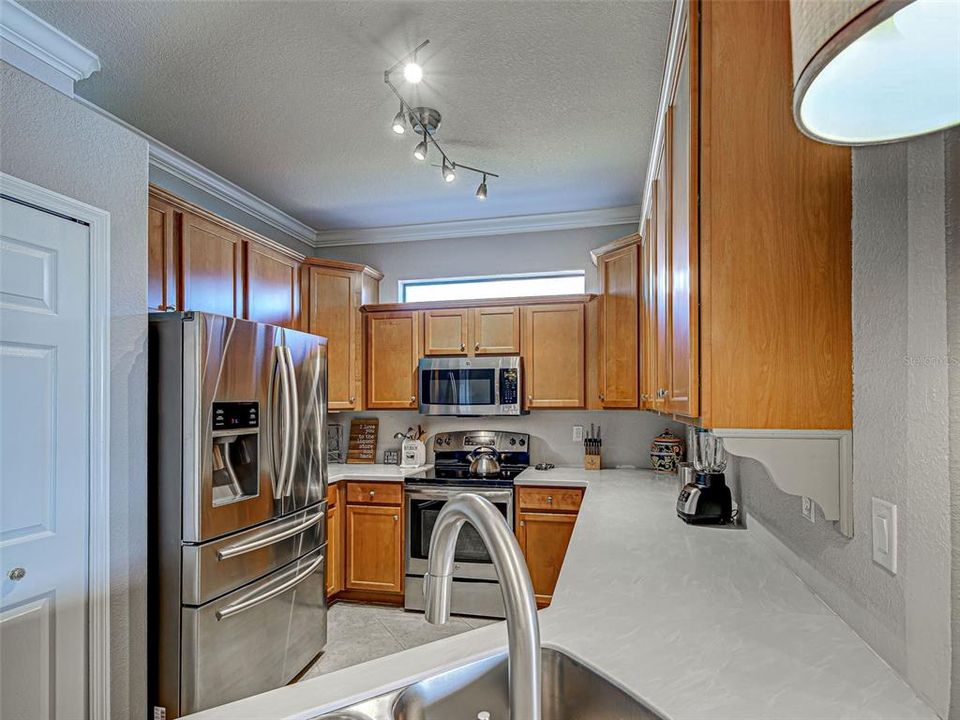 For Sale: $337,500 (2 beds, 2 baths, 1572 Square Feet)