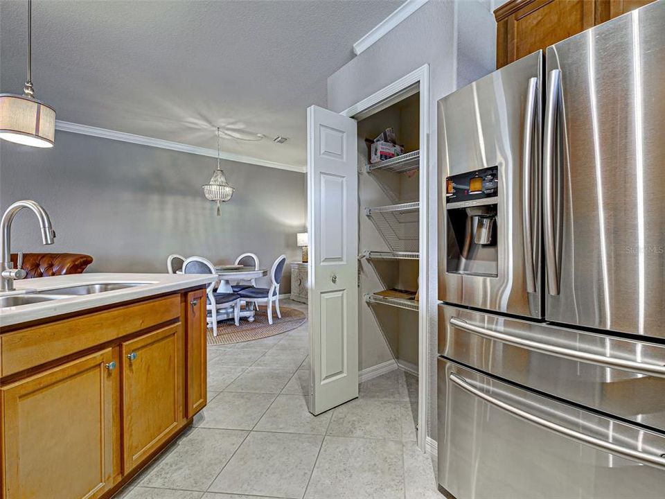 For Sale: $337,500 (2 beds, 2 baths, 1572 Square Feet)