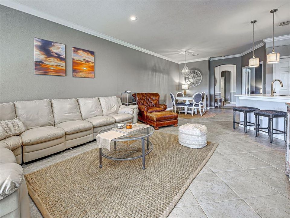 For Sale: $337,500 (2 beds, 2 baths, 1572 Square Feet)