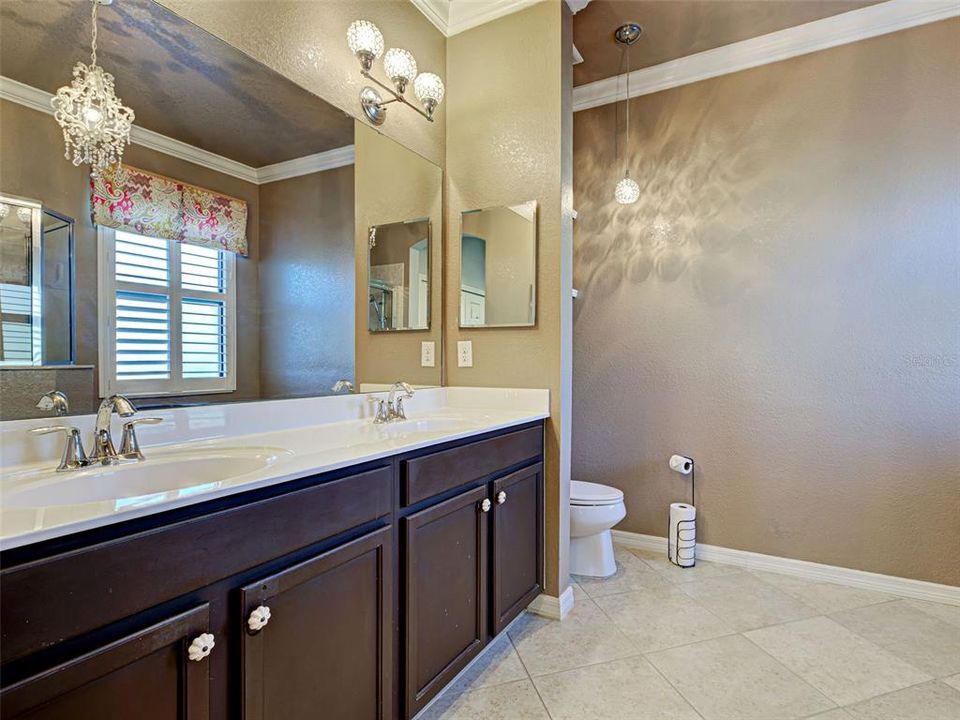 For Sale: $337,500 (2 beds, 2 baths, 1572 Square Feet)