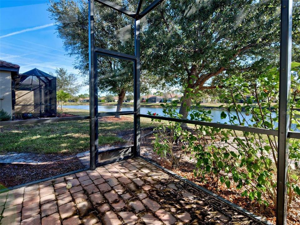 For Sale: $337,500 (2 beds, 2 baths, 1572 Square Feet)