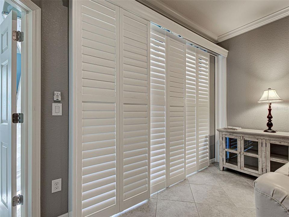 For Sale: $337,500 (2 beds, 2 baths, 1572 Square Feet)