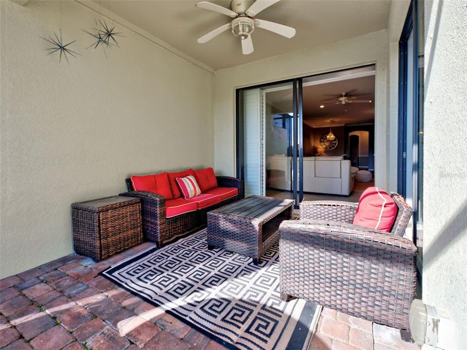 For Sale: $337,500 (2 beds, 2 baths, 1572 Square Feet)