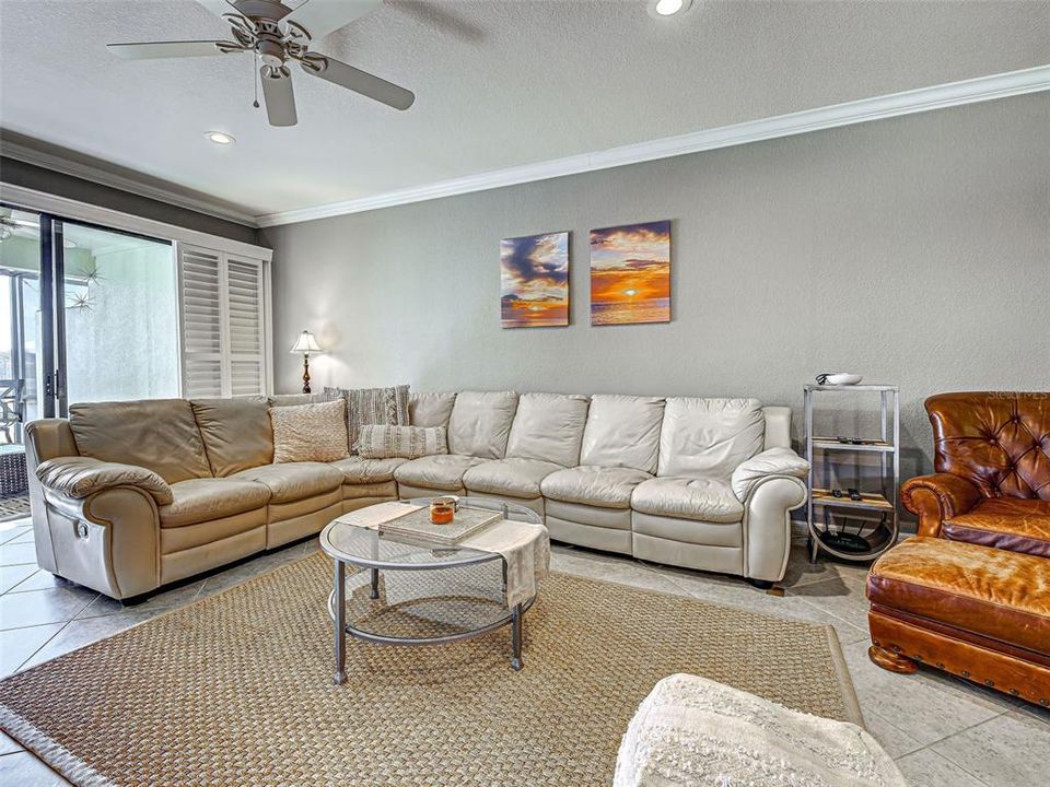 For Sale: $337,500 (2 beds, 2 baths, 1572 Square Feet)