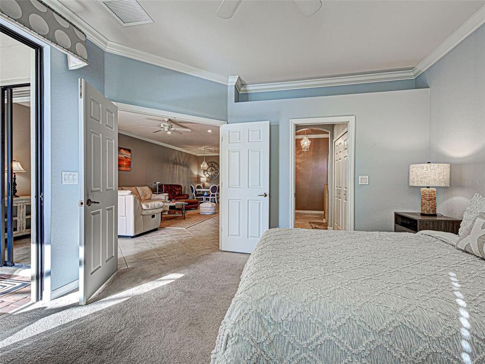 For Sale: $337,500 (2 beds, 2 baths, 1572 Square Feet)