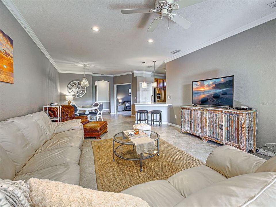 For Sale: $337,500 (2 beds, 2 baths, 1572 Square Feet)