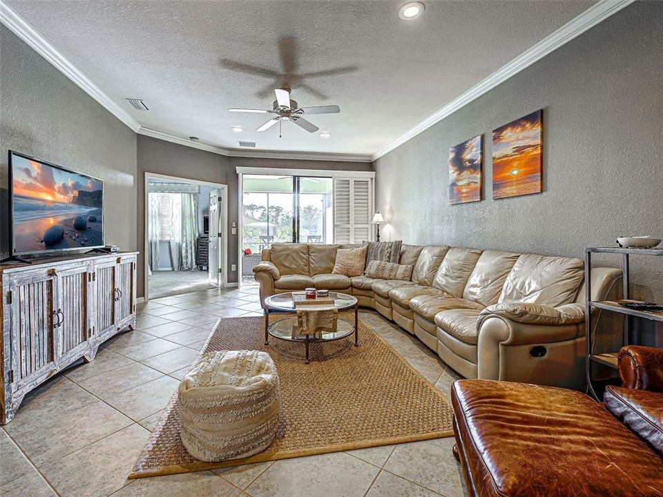 For Sale: $337,500 (2 beds, 2 baths, 1572 Square Feet)