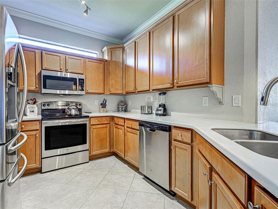 For Sale: $337,500 (2 beds, 2 baths, 1572 Square Feet)
