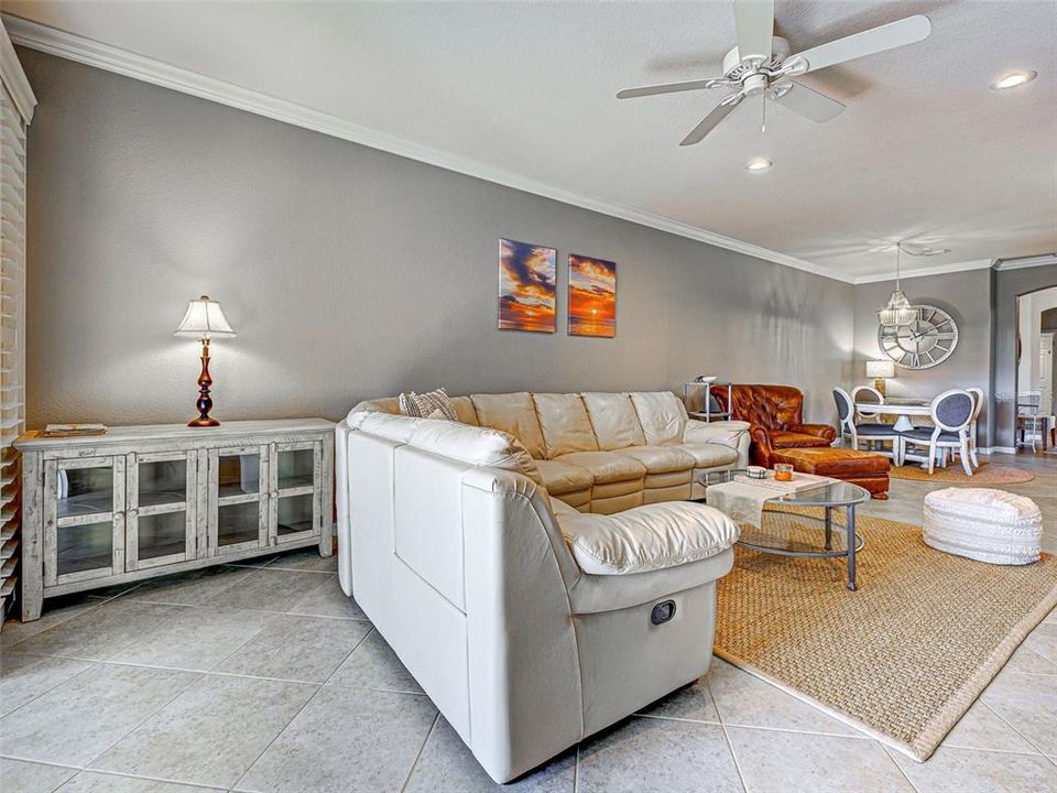 For Sale: $337,500 (2 beds, 2 baths, 1572 Square Feet)