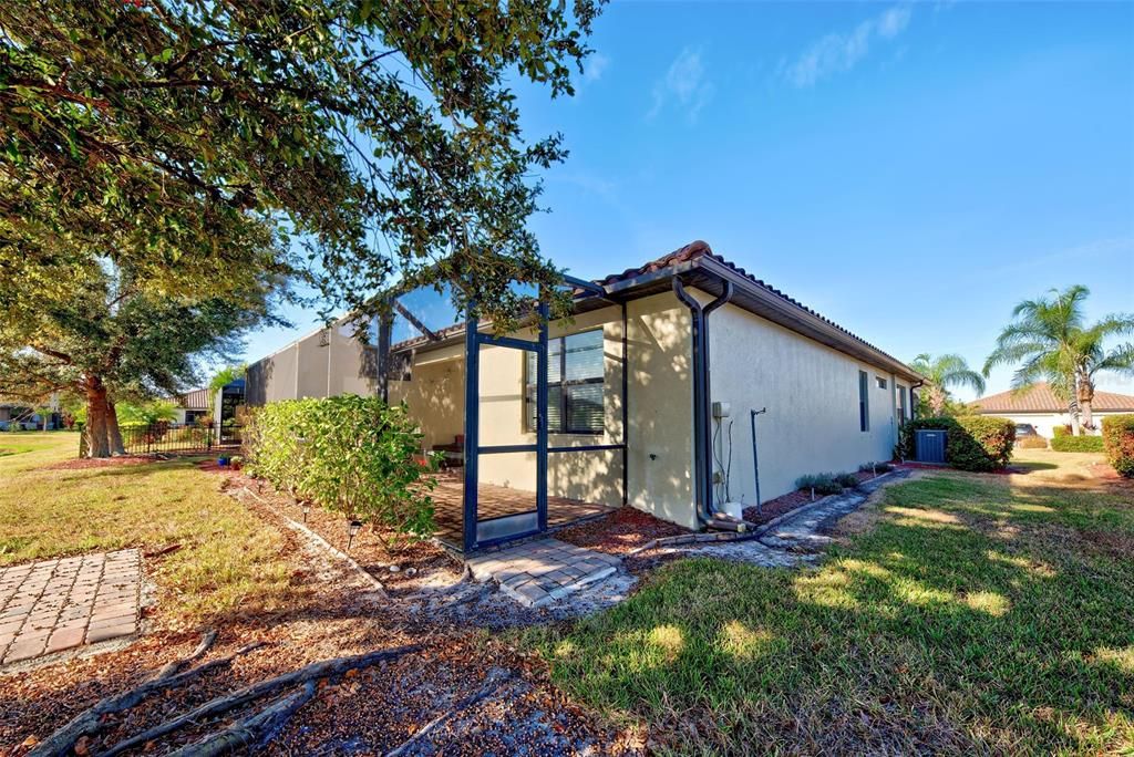 For Sale: $337,500 (2 beds, 2 baths, 1572 Square Feet)