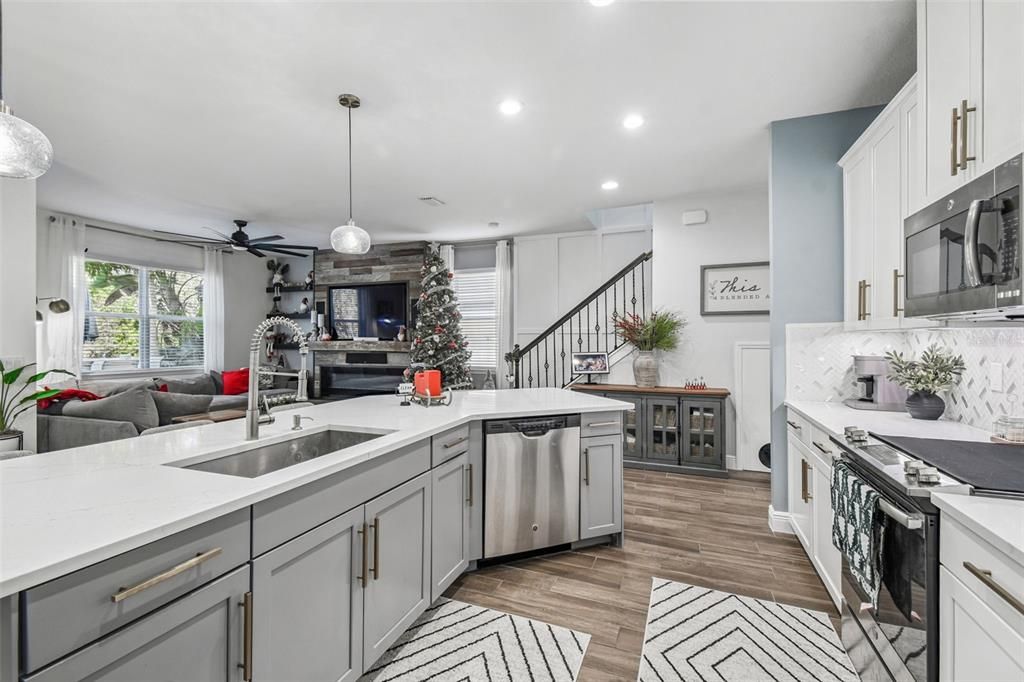 En Venta: $389,000 (3 camas, 2 baños, 2269 Pies cuadrados)