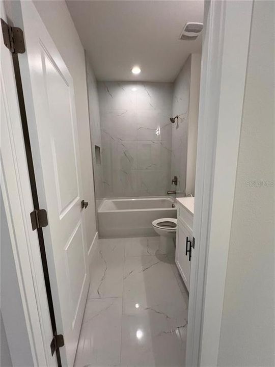 For Rent: $2,000 (3 beds, 2 baths, 1431 Square Feet)