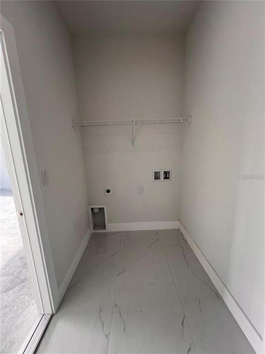 For Rent: $2,000 (3 beds, 2 baths, 1431 Square Feet)