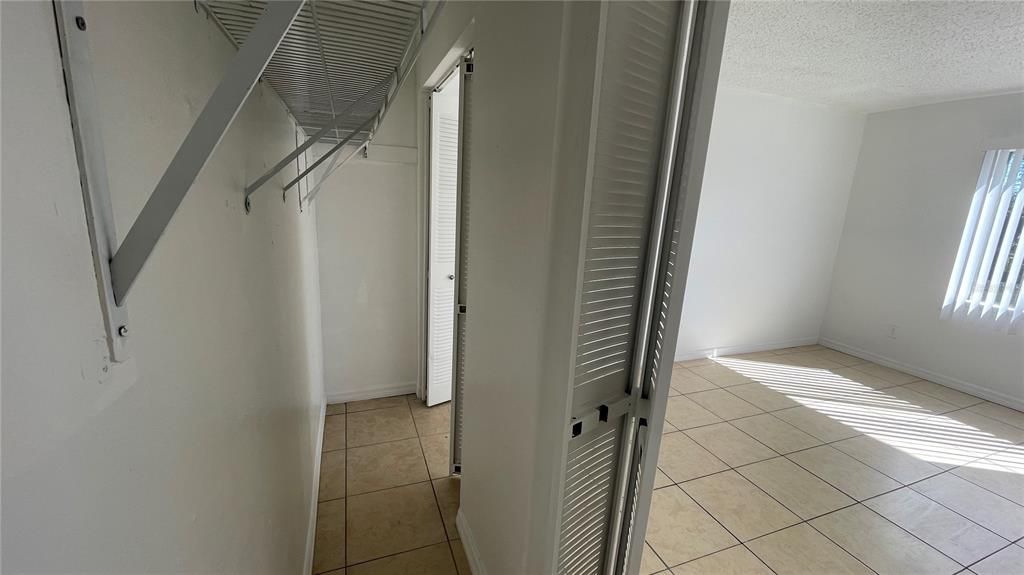 For Sale: $110,000 (1 beds, 1 baths, 707 Square Feet)