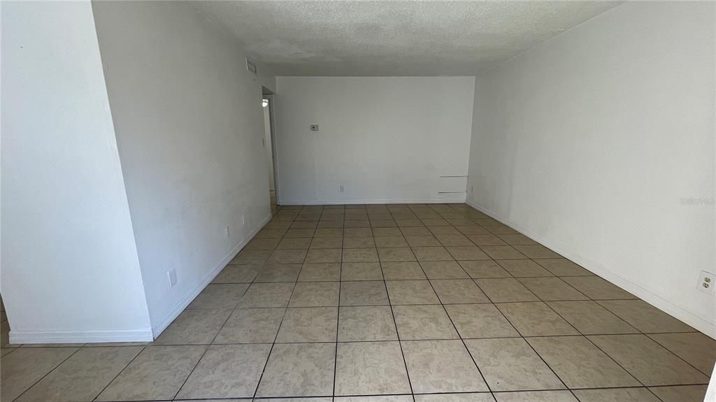 For Sale: $110,000 (1 beds, 1 baths, 707 Square Feet)