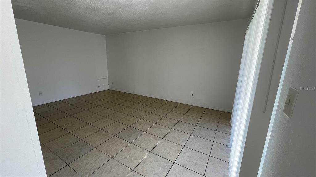 For Sale: $110,000 (1 beds, 1 baths, 707 Square Feet)