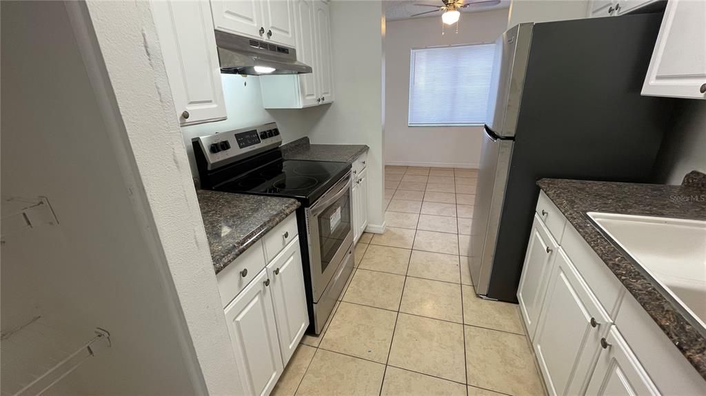 For Sale: $110,000 (1 beds, 1 baths, 707 Square Feet)