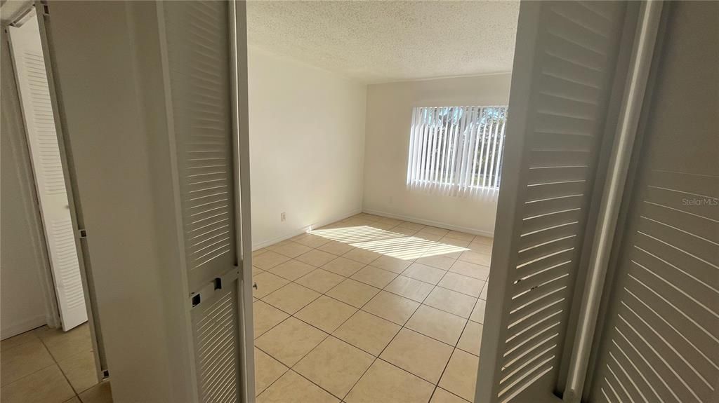 For Sale: $110,000 (1 beds, 1 baths, 707 Square Feet)