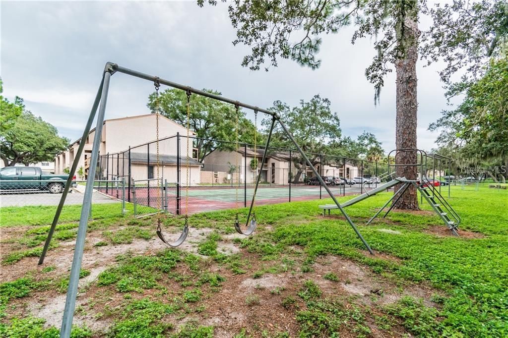 For Sale: $110,000 (1 beds, 1 baths, 707 Square Feet)