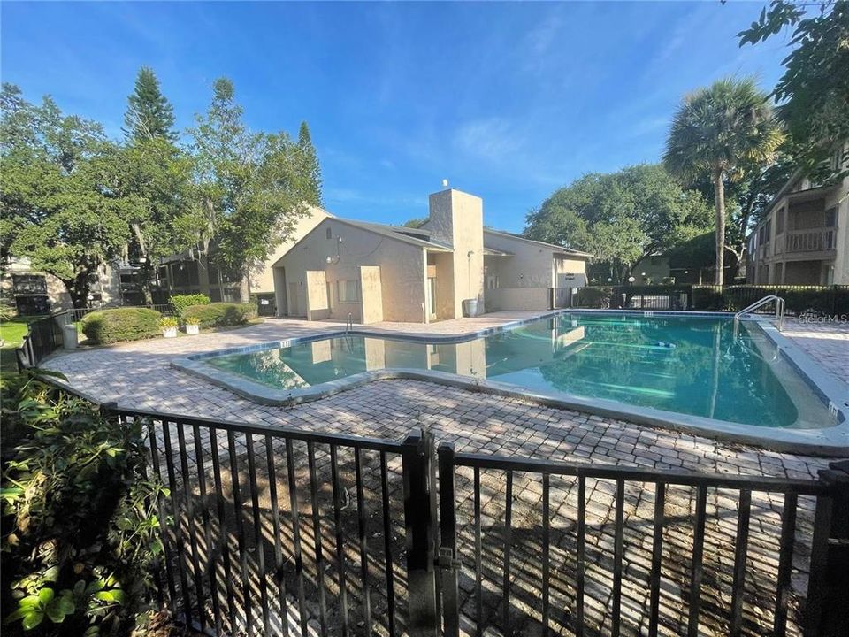 For Sale: $110,000 (1 beds, 1 baths, 707 Square Feet)