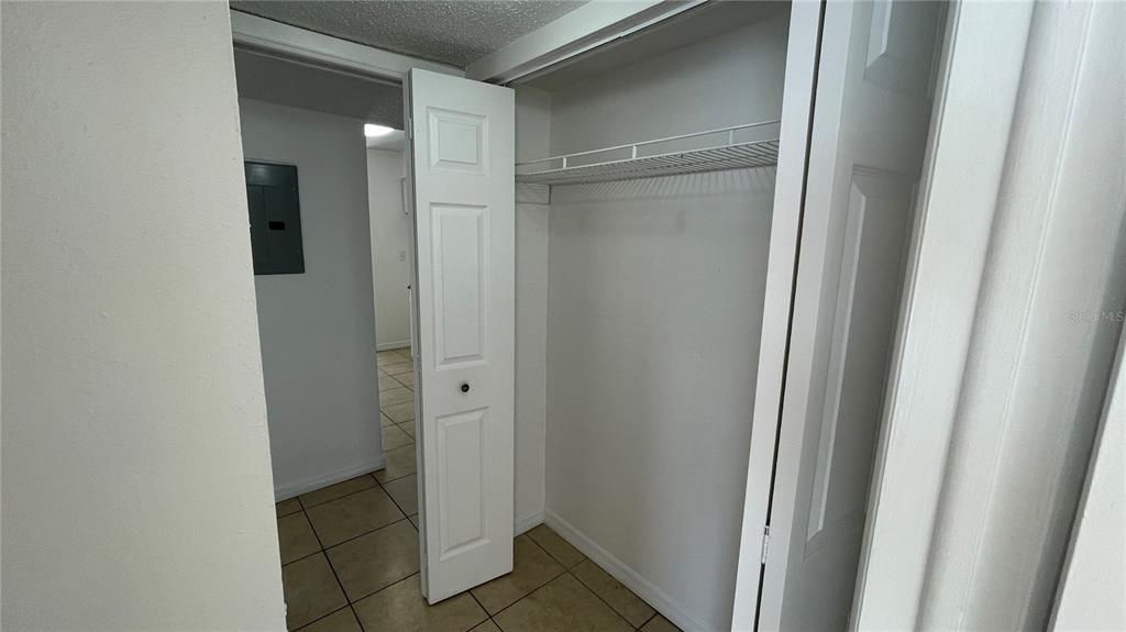 For Sale: $110,000 (1 beds, 1 baths, 707 Square Feet)