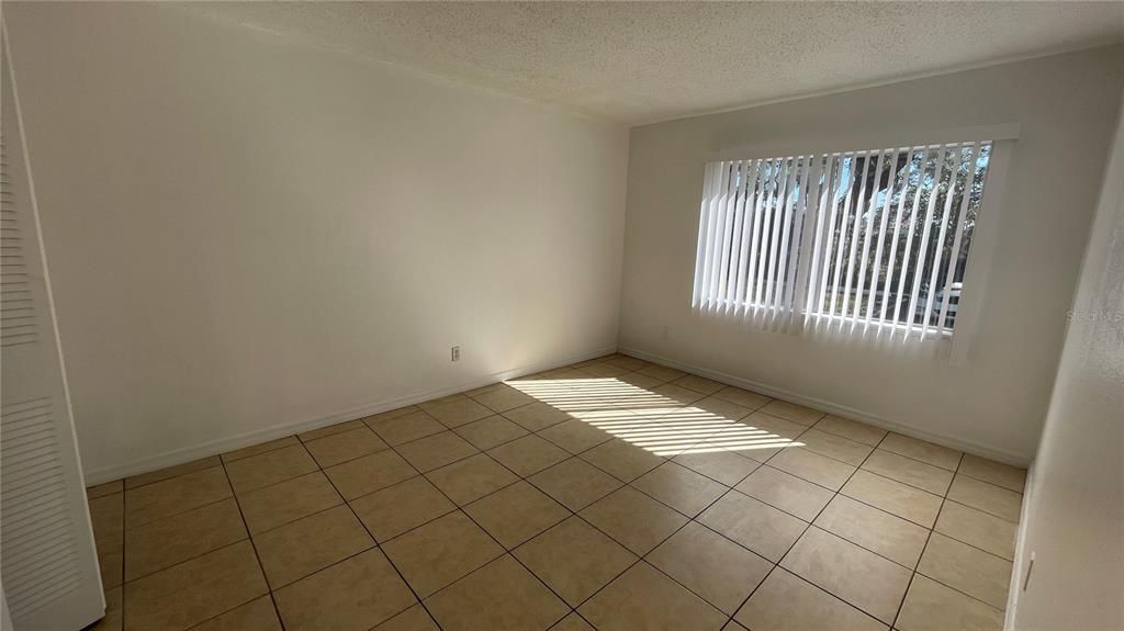 For Sale: $110,000 (1 beds, 1 baths, 707 Square Feet)