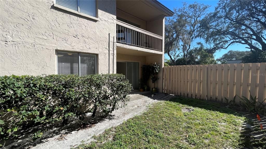 For Sale: $110,000 (1 beds, 1 baths, 707 Square Feet)