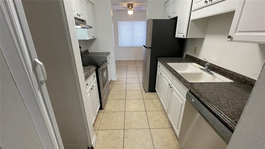 For Sale: $110,000 (1 beds, 1 baths, 707 Square Feet)