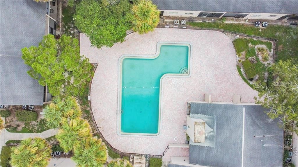 For Sale: $110,000 (1 beds, 1 baths, 707 Square Feet)