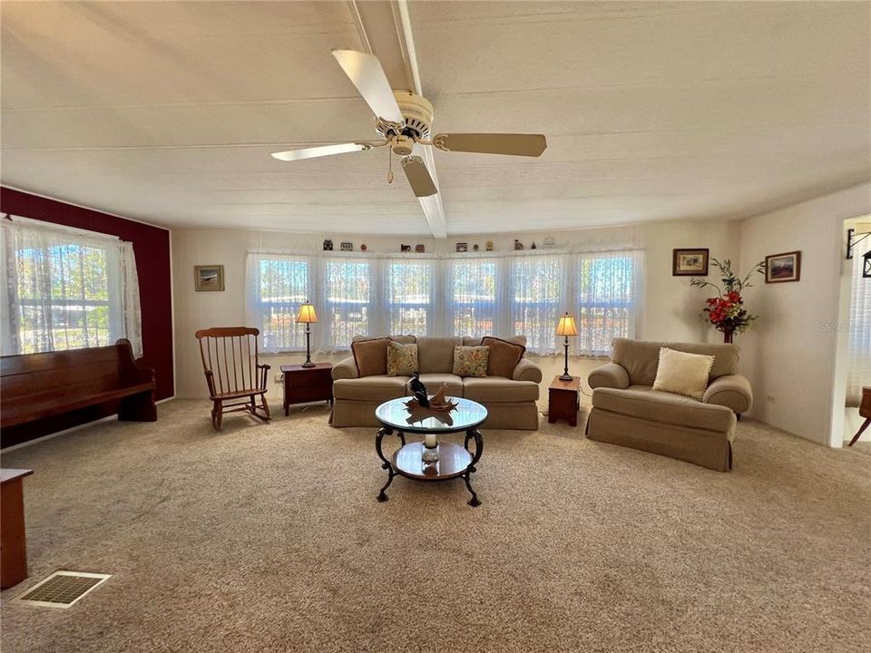 Active With Contract: $124,000 (2 beds, 2 baths, 1332 Square Feet)