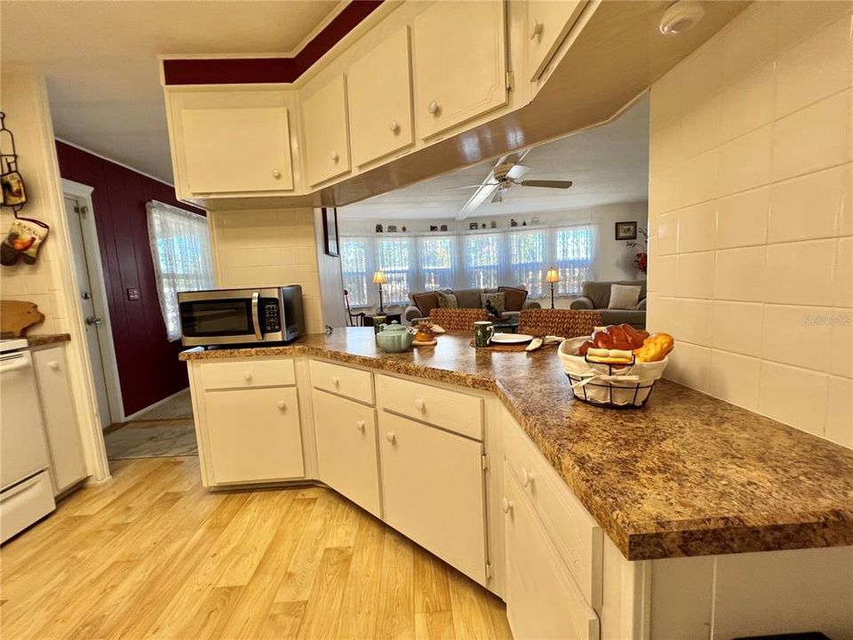 Active With Contract: $124,000 (2 beds, 2 baths, 1332 Square Feet)