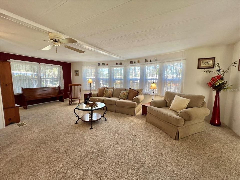 Active With Contract: $124,000 (2 beds, 2 baths, 1332 Square Feet)