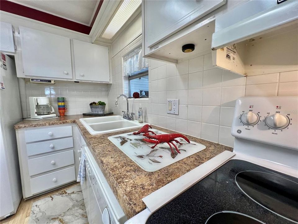 Active With Contract: $124,000 (2 beds, 2 baths, 1332 Square Feet)