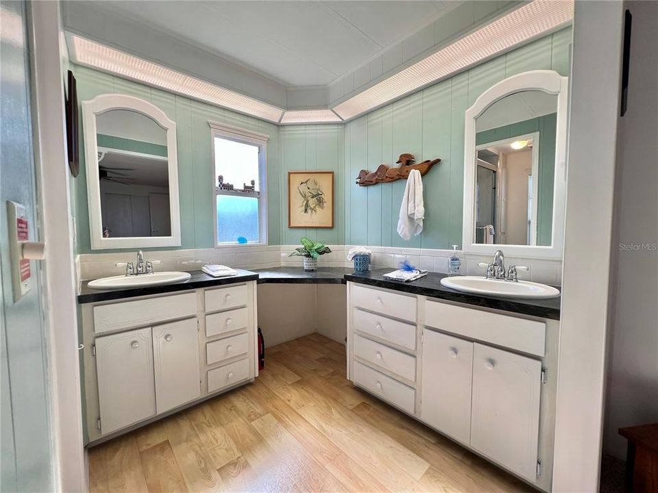 Active With Contract: $124,000 (2 beds, 2 baths, 1332 Square Feet)