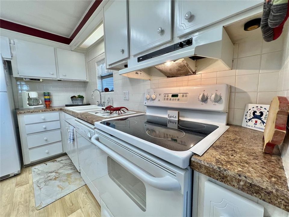 Active With Contract: $124,000 (2 beds, 2 baths, 1332 Square Feet)