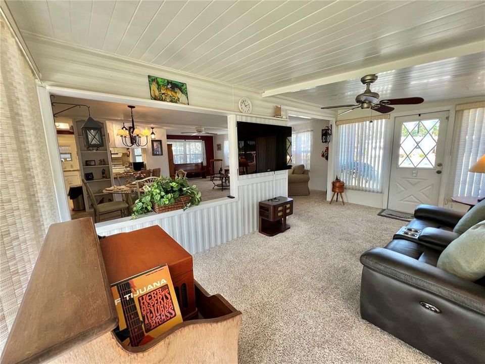 Active With Contract: $124,000 (2 beds, 2 baths, 1332 Square Feet)