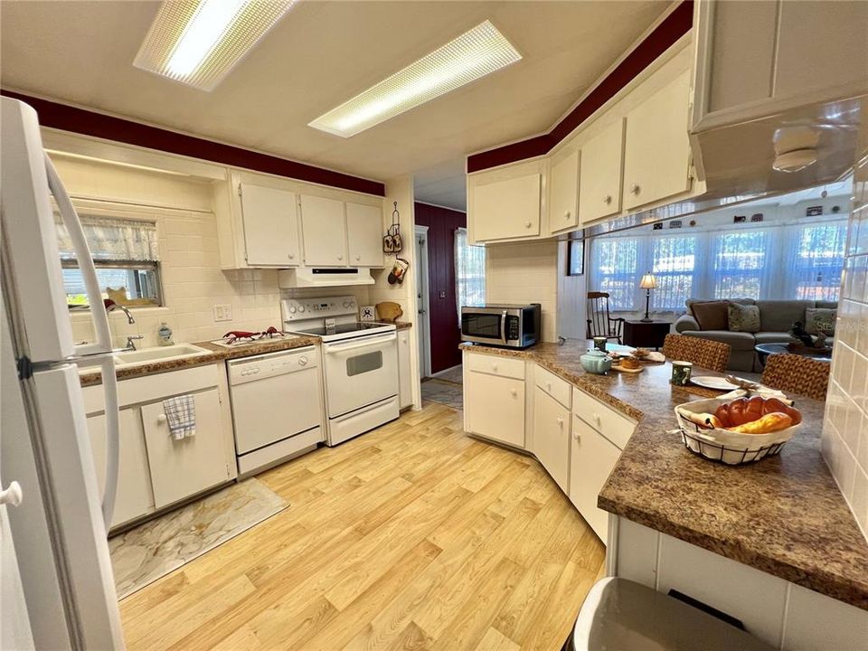 Active With Contract: $124,000 (2 beds, 2 baths, 1332 Square Feet)