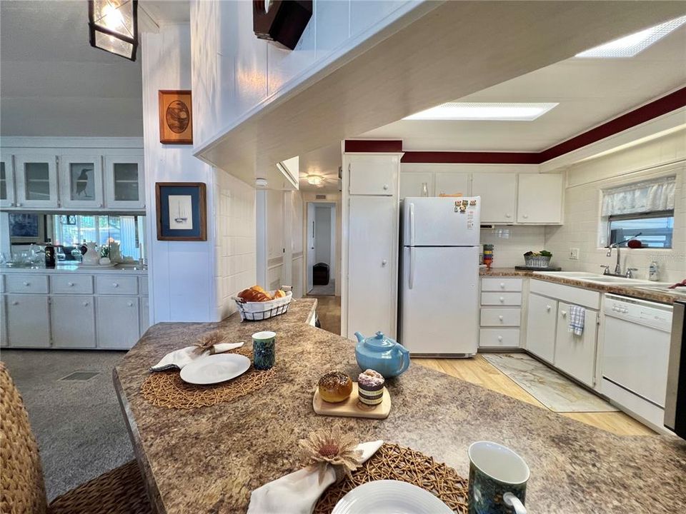 Active With Contract: $124,000 (2 beds, 2 baths, 1332 Square Feet)