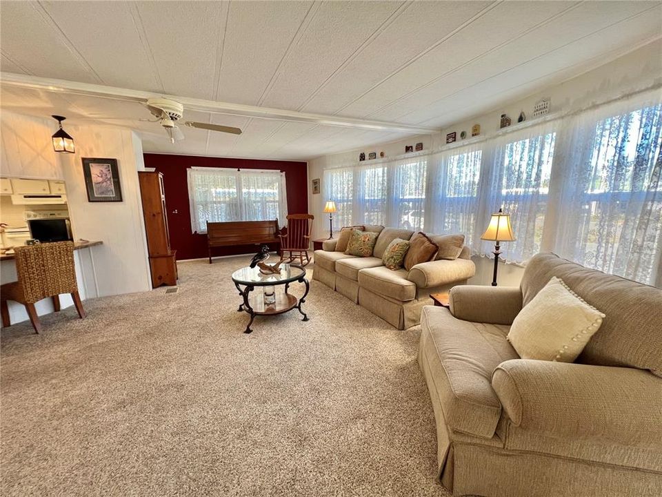 Active With Contract: $124,000 (2 beds, 2 baths, 1332 Square Feet)