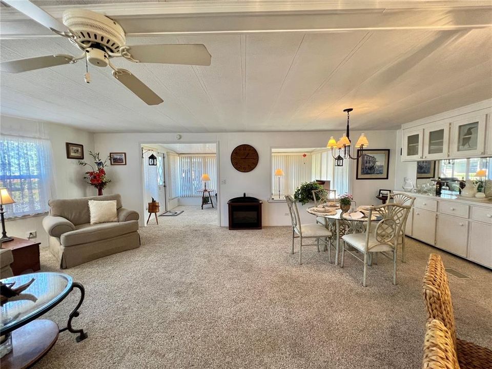 Active With Contract: $124,000 (2 beds, 2 baths, 1332 Square Feet)