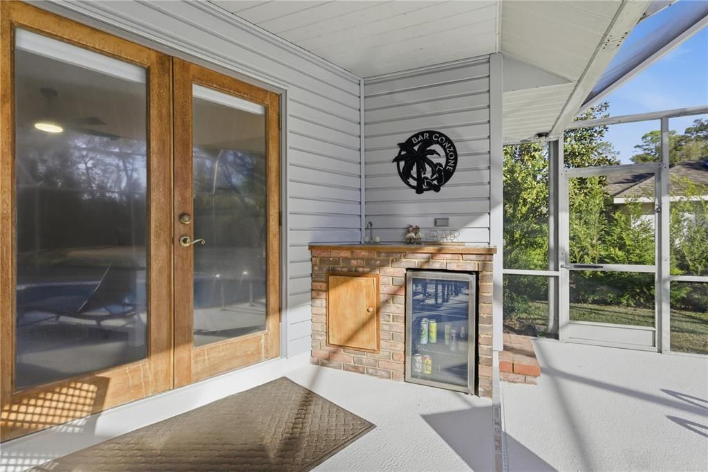 For Sale: $389,900 (3 beds, 2 baths, 2011 Square Feet)