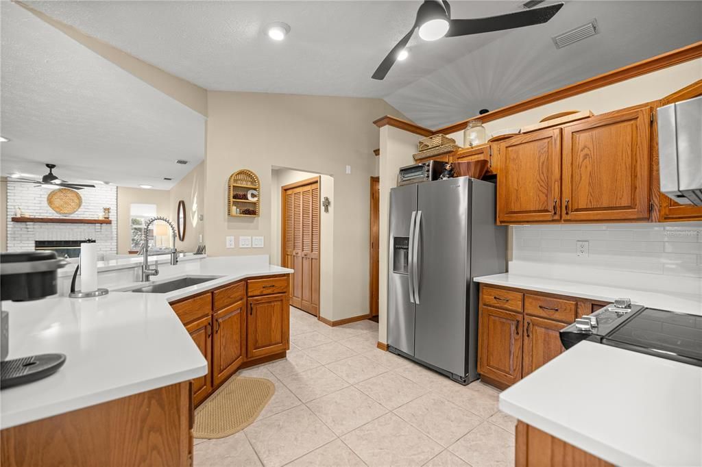 For Sale: $389,900 (3 beds, 2 baths, 2011 Square Feet)