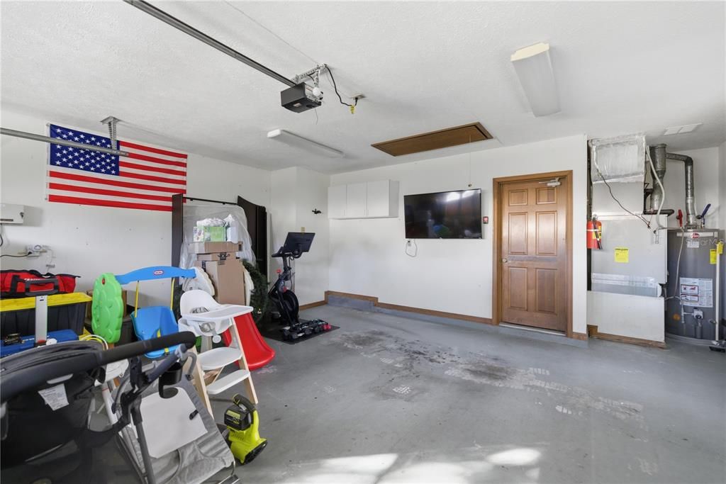 For Sale: $389,900 (3 beds, 2 baths, 2011 Square Feet)