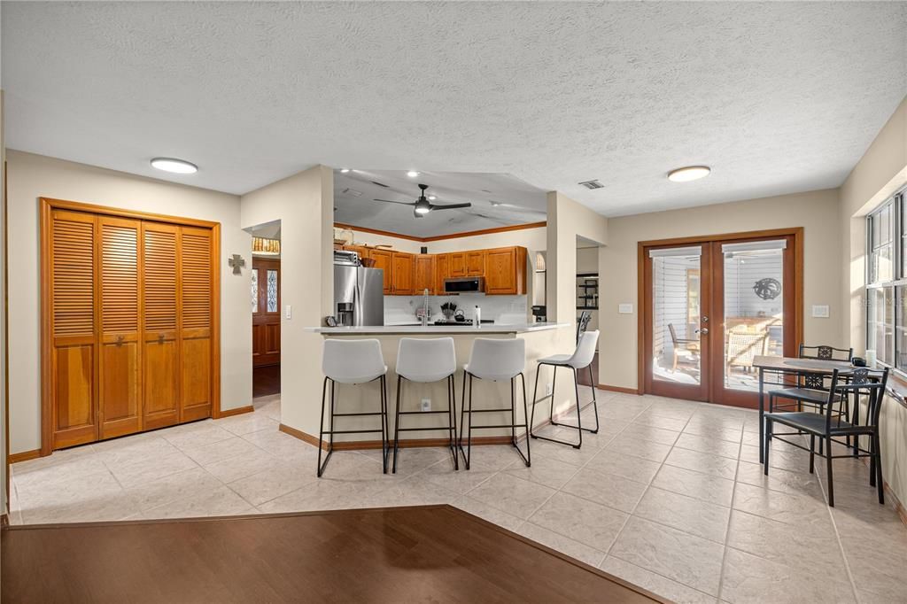 For Sale: $389,900 (3 beds, 2 baths, 2011 Square Feet)